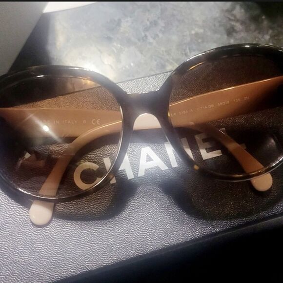CHANEL BROWN TORTOISE SUNGLASSES